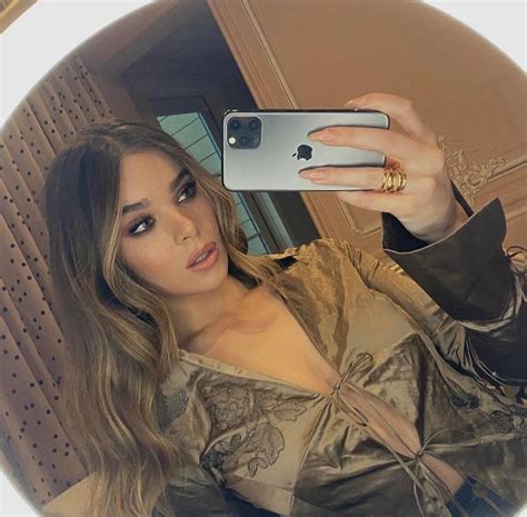 hailee steinfeld new mirror selfies via ig post rider8344