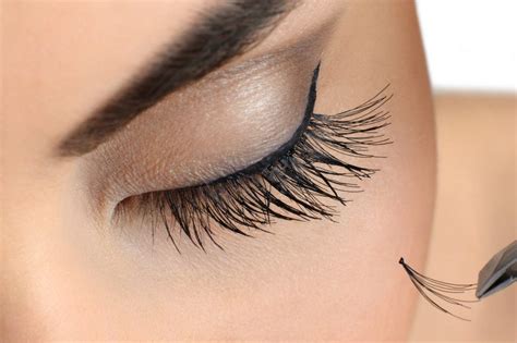 8 Tips On How To Apply Eyelash Extensions For Long And Lucious Lashes