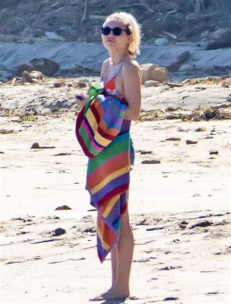 Miley Cyrus And Liam Hemsworths Romantic Beach Day In Malibu