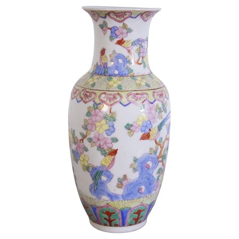 Chinese Porcelain Vase With Lid And Hand Painted Decoration For Sale At Stdibs Oriental Vase