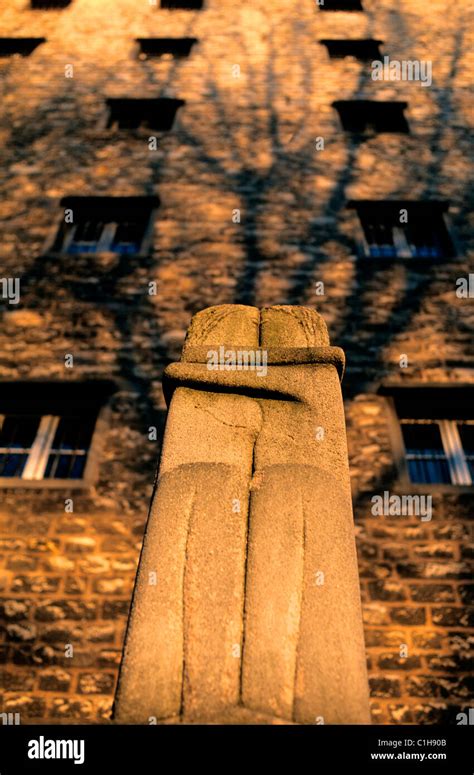 France Paris Montparnasse Cemetery Sculpture Le Baiser The Kiss By Brancusi On His