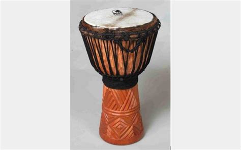 Tifa mirip dengan alat musik gendang yang dimainkan dengan cara dipukul. Mengulas 14 Alat Musik Tradisional Papua yang Eksotis dan ...