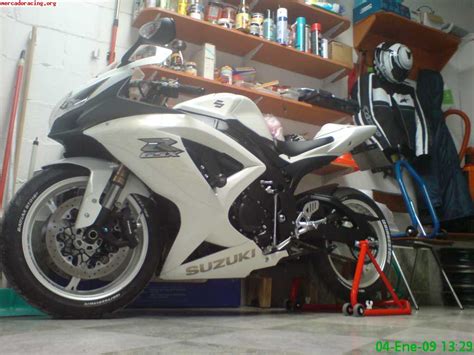 Underneath the new body work chassis wise it's very similar. VENDO gsx-r 600 k9 blanca