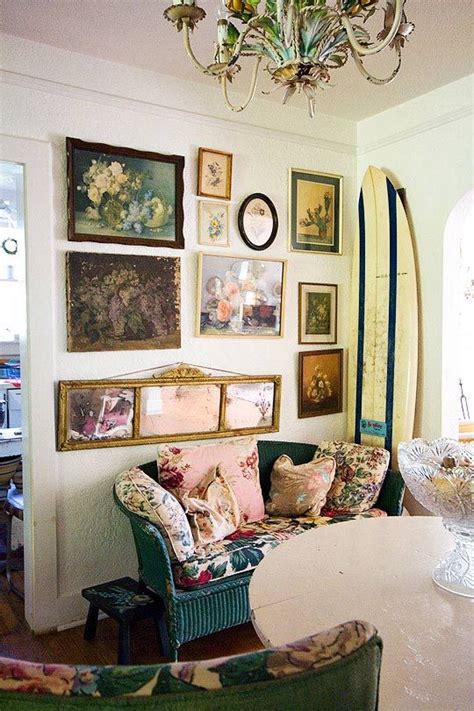 26 Vintage Gallery Walls Ideas For Refined Home Décor