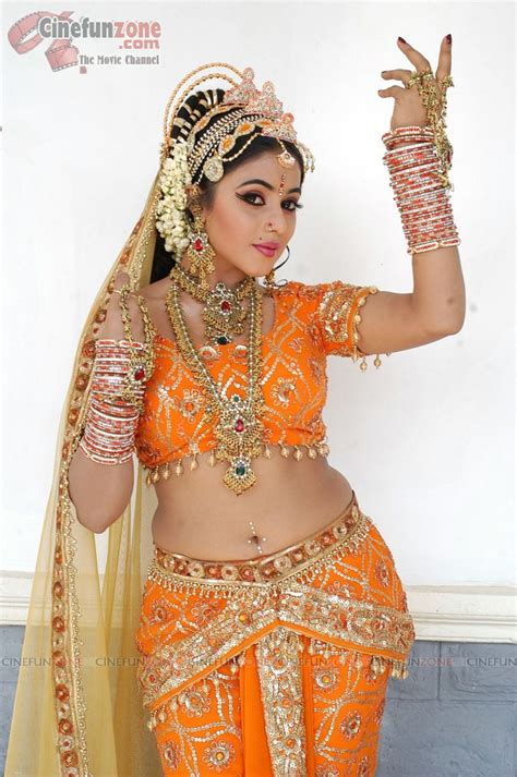 actress poorna aka shamna kasim hot navel show latest spicy stills