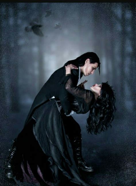 Pin By Adore You On Góticas Gothic Photography Vampire Love Fantasy Couples