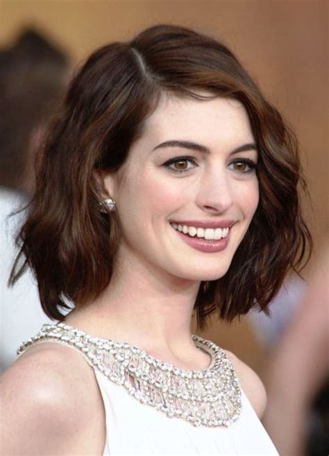 Oval faces are more or less the same shape as an egg held with the wider part at the top. 20 Short Hairstyles For Oval Faces - Feed Inspiration