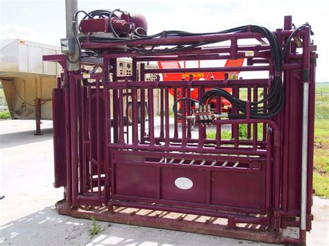 Stampede Steel Hydraulic Cattle Squeeze