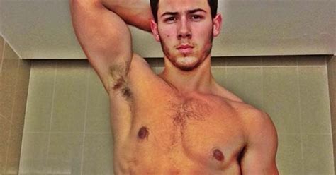 Shirtless Nick Jonas Selfie Shows Off His Hot Bod