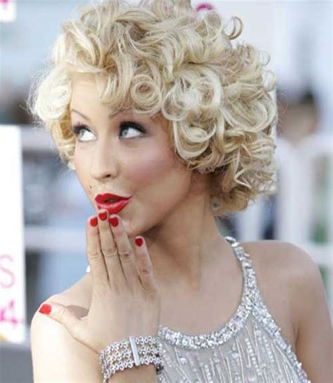 If she has a blonde hair and has a curly hair, she's nothing short of an angel. Curly Blonde hairstyles - Women Styler