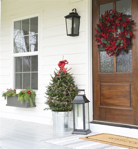 17 Christmas Porch And Front Door Decorating Ideas
