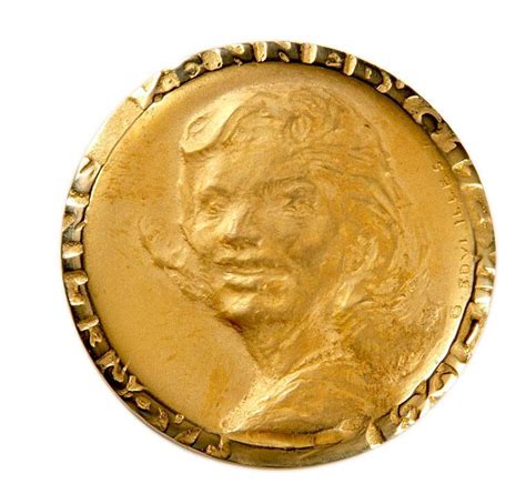 Jacqueline Kennedy Medallion All Artifacts The John F Kennedy Presidential Library And Museum