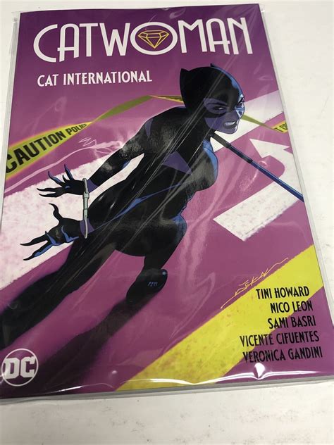 Catwoman Cat International 2023 Dc Comics Tpb Tini Howard Comic