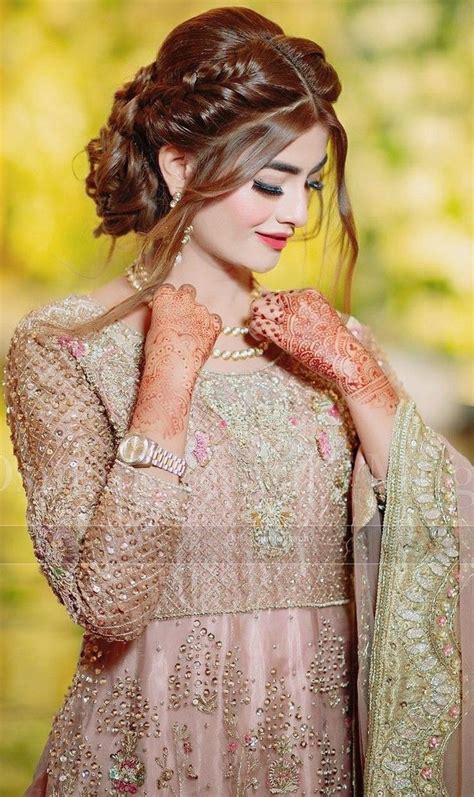 Pin By Faryal On Dps Pakistani Bride Bridal Hair Buns Pakistani