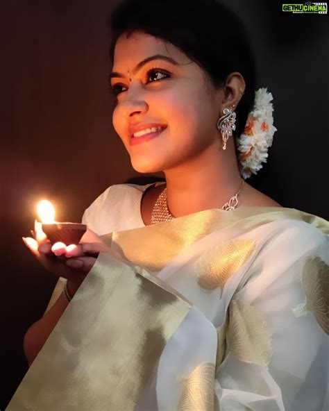 Rachitha Mahalakshmi Instagram Happy Deepawali 🪔 😇 Sareelove
