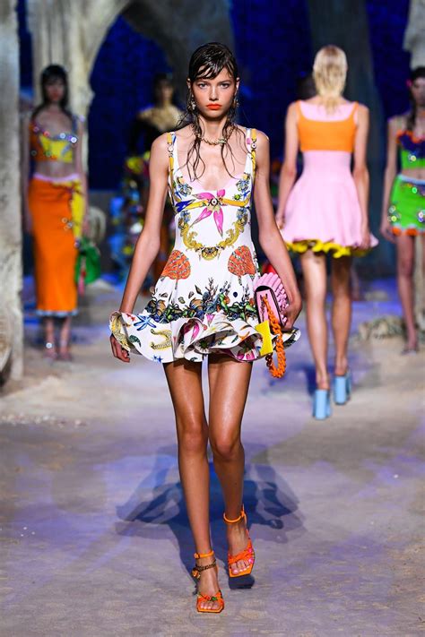 Versace Goes Under The Sea For Spring 2021 Fashionista Runway Fashion