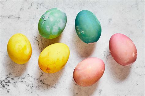 Learn How To Dye Easter Eggs Naturally With Food Scraps