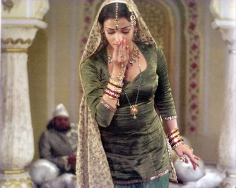 Umrao Jaan Outfits Dutta In 2006 By Taking Aishwarya Rai In The Title Role Ontetex
