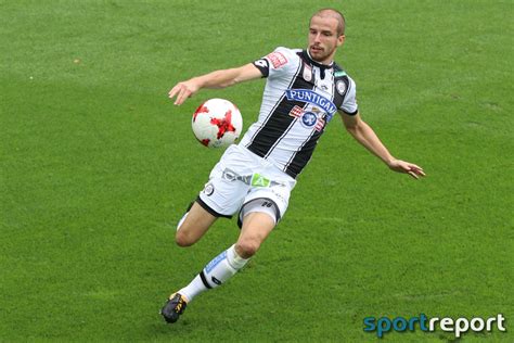 So far, sturm graz has won the austrian football championship twice (1998 and 1999) and participated several times in the. Die Bilder vom Tipico Bundesligaspiel SK Rapid gegen SK ...