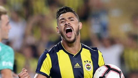 31 mayıs 1990, curitiba), ofansif orta saha mevkisinde oynayan brezilyalı millî futbolcudur. Brazilian Footballer Giuliano Former Team Agrees With ...