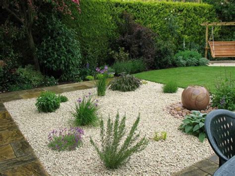 Through simple steps, this guide will help you to pick which kind of gravel garden design you'd like to go for Jardín decorado con grava y guijarros - ideas minimalistas ...