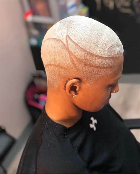 Her highlights give off the impression that she's just come home from a beach vacation. 50 Cute Short Haircuts & Hairstyles for Black Women