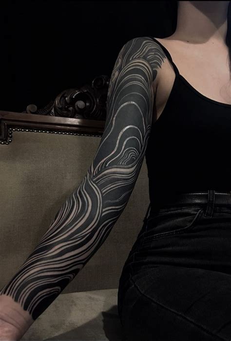 Blackout Tattoo Ideas For Women © Tattoo Artist G A K K I N 💘💘💘💘💘💘
