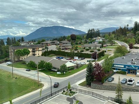 Fairfield Inn And Suites By Marriott Salmon Arm Rooms Pictures And Reviews