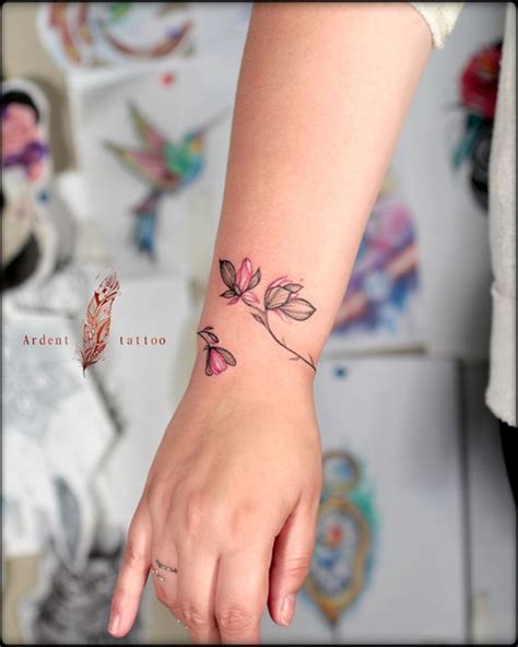 50 Meaningful Wrist Bracelet Floral Tattoo Designs You