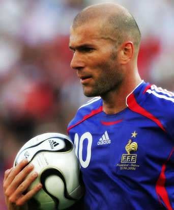 Зидан — почетный гражданин алжира, откуда родом его родители. Zinedine Zidane Interested in France Coaching Role ...