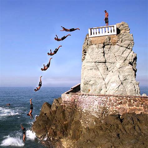 Cliff Divers In Mazatlan Watch Free Cliff Diving Performances On The Malecon