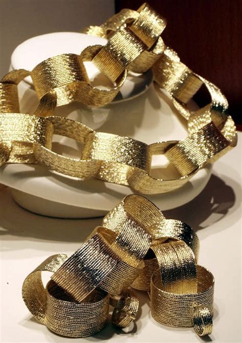 Due to the source material, mainly wood pulp, small particles are visible on the paper's surface. Awesome New Year Party Ideas with Lots of DIY Tutorials | Styletic