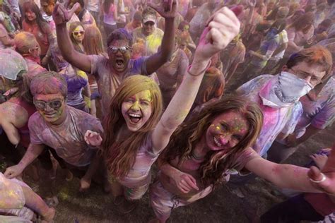 10s Of 1000s Attend Utah Holi Color Festival Daily Mail Online