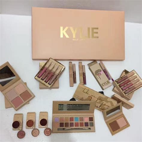 Everyone is also talking about her plump, pouty lips. 2017 Kylie Jenner Summer Makeup Set,Limited Presell New ...