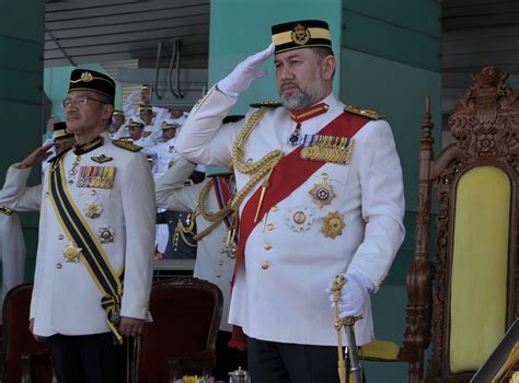 Sultan muhammad v perdana menteri malaysia tun dr. Military Parade Of High Respect To Sultan Muhammad V ...