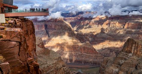 Las Vegas Grand Canyon West Rim Bustour And Hoover Dam Stopp Getyourguide
