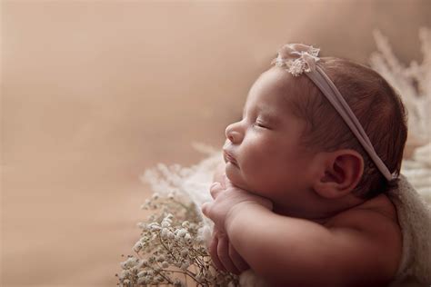 A Complete Guide To Newborn Photography Bonus Tips