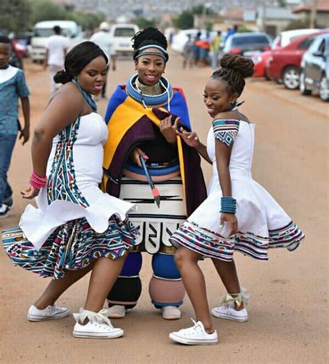 When it comes to attire the women's wears say it all. Bride and Bridesmaids In Ndebele Traditional Wedding Attire - Clipkulture | Clipkulture