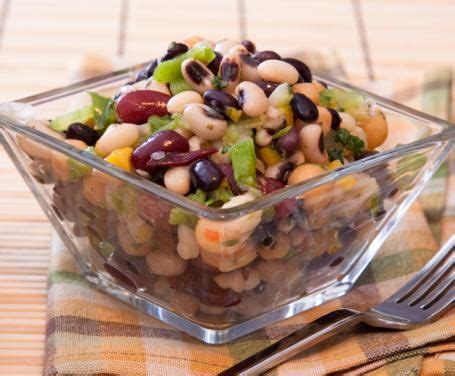 I fagioli bianchi in pinzimonio sono un contorno a base di legumi, dal sapore speziato e leggermente piccante, molto semplice da preparare. FAGIOLI MISTI IN INSALATA.. Ecco un contorno nutriente e ...