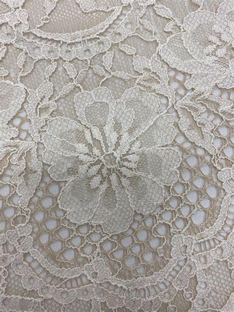Two Toned Fine Lace 1581 Ivory Nude Silk World
