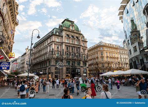 Vienna Austria August Vienna Downtown And The Main City Square Stephansplatz With