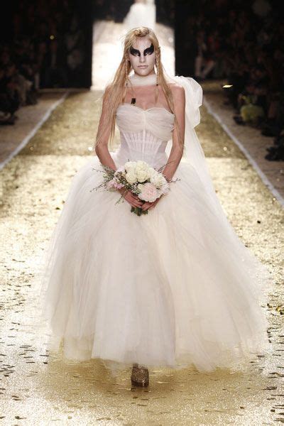 With a focus on sustainability and versatility, vivienne westwood presented gowns with detachable sleeves, capes. IMAGES FROM THE CATWALK - GOLD LABEL AW11-12 | Vivienne ...