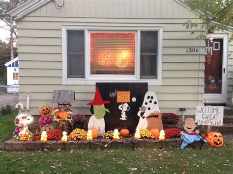 Halloween Decorations On The Front Lawn Of A House