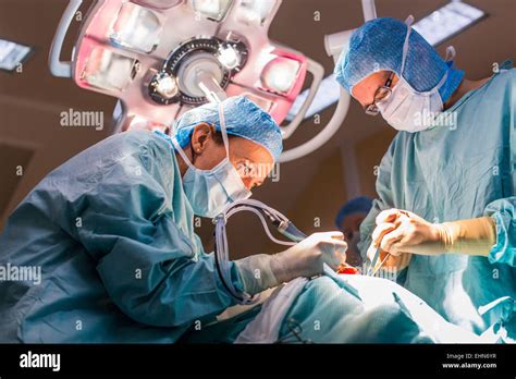 Chirurgie Chirurg Fotos Und Bildmaterial In Hoher Auflösung Alamy