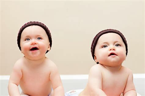 Memiliki anak kembar sudah menjadi impian setiap pasangan di dunia. ZaFairMAS: 8 Tanda -Tanda Kehamilan Anak Kembar.
