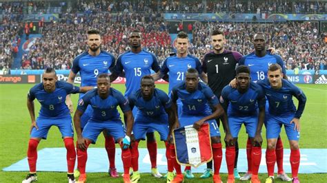 Höhepunkt wird dann natürlich die fußball em 2020 gegen den weltmeister frankreich.die französische aufstellung heute. Fun Facts über die Französische Nationalmannschaft - B.Z ...