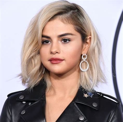 Selena gomez made a triumphant return to the spotlight on november 19, as she walked the american music awards red carpet looking amazing with a she showed up with a blonde bob. Lips | Selena gomez blonde hair, Edgy hair, Hair styles