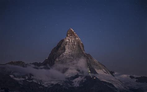 The Matterhorn Under The Stars Before Sunrise 2000x1336