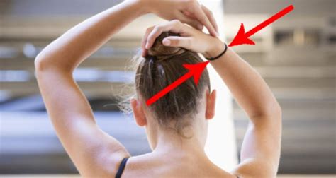See Why You Should Never Wear Your Hairband Around Your Wrist This