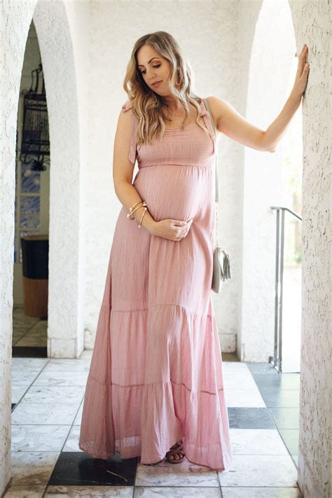 pregnancy outfits for summer photos